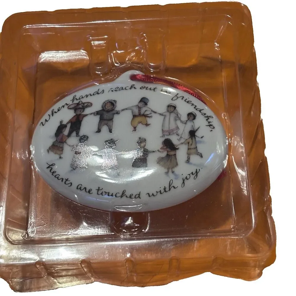CARLTON CARDS CHRISTMAS ORNAMENT HEIRLOOM COLLECTION FRIENDS AROUND THE WORLD